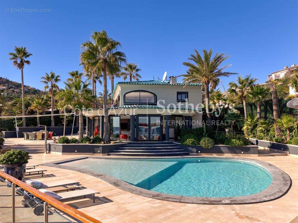 Villa pieds dans l’eau à Anthéor – Front de mer Côte d’Azur, entre Cannes et Saint-Tropez - photo 4