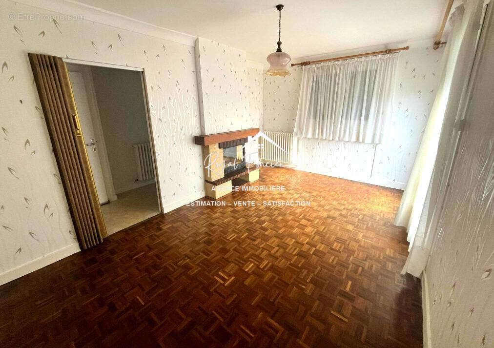 Séjour - Maison à PORT-DE-PILES