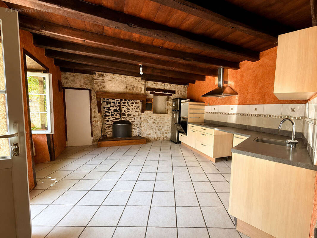 Maison 167 m² à Celle-Levescault  - photo 3