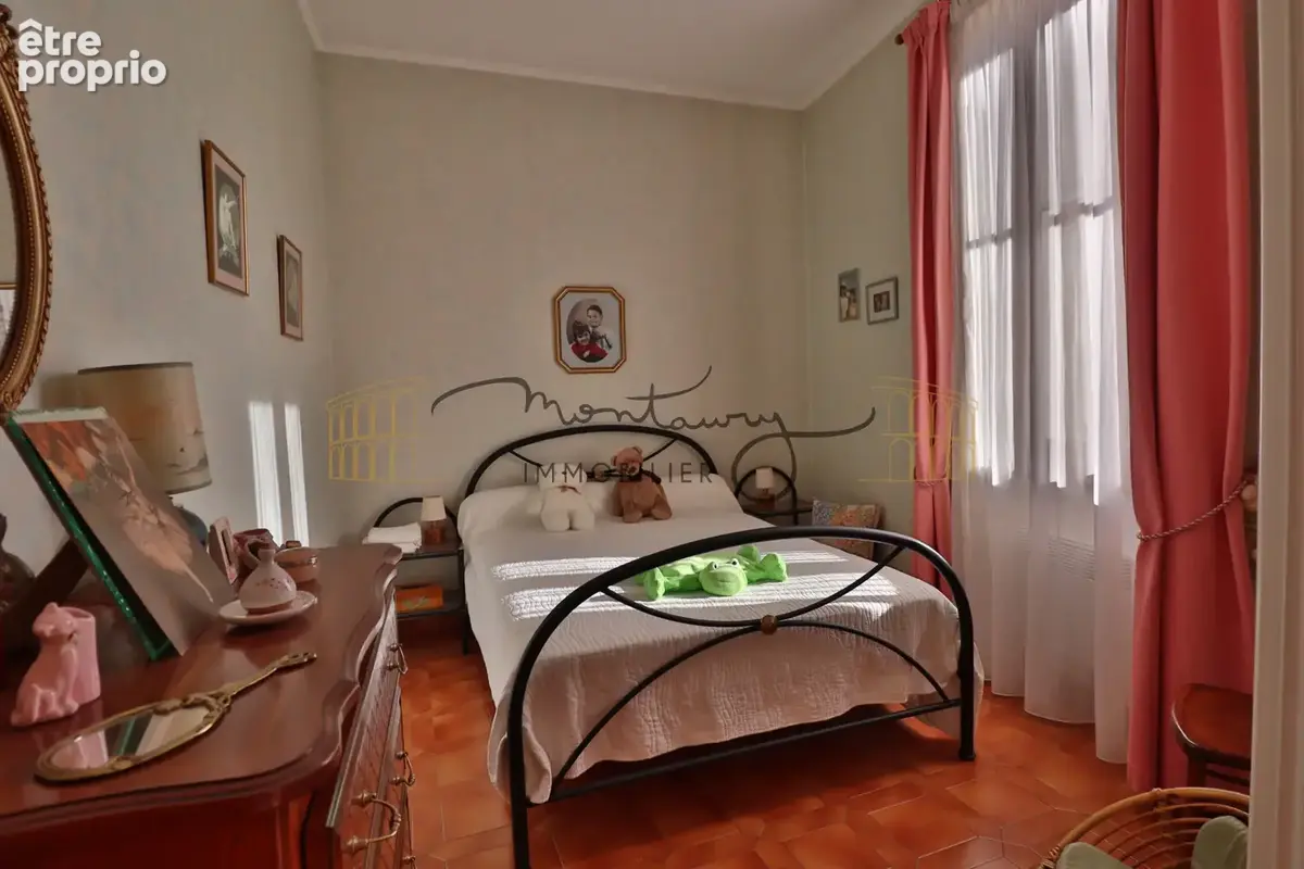 Milhaud   maison de charme avec jardin et 80 m2 de dépendances attenantes - photo 5