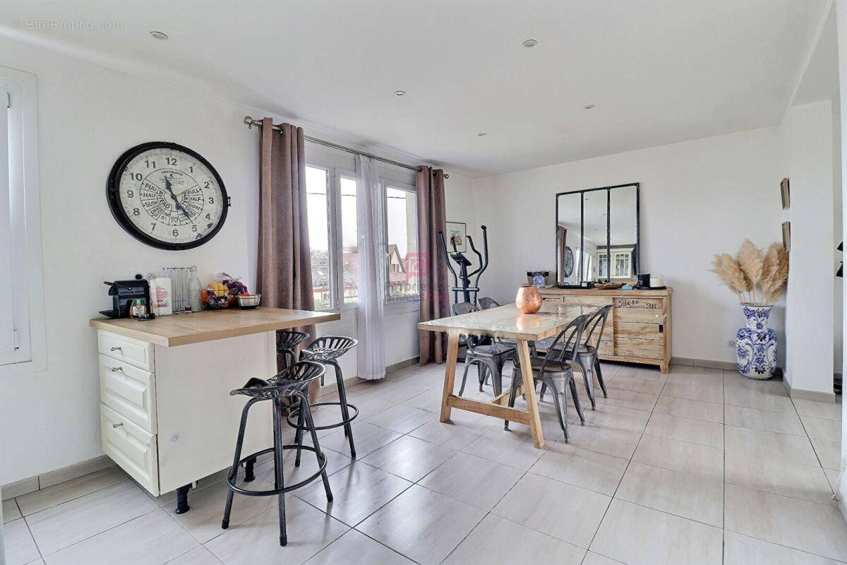 Appartement à SAINTE-GENEVIEVE-DES-BOIS