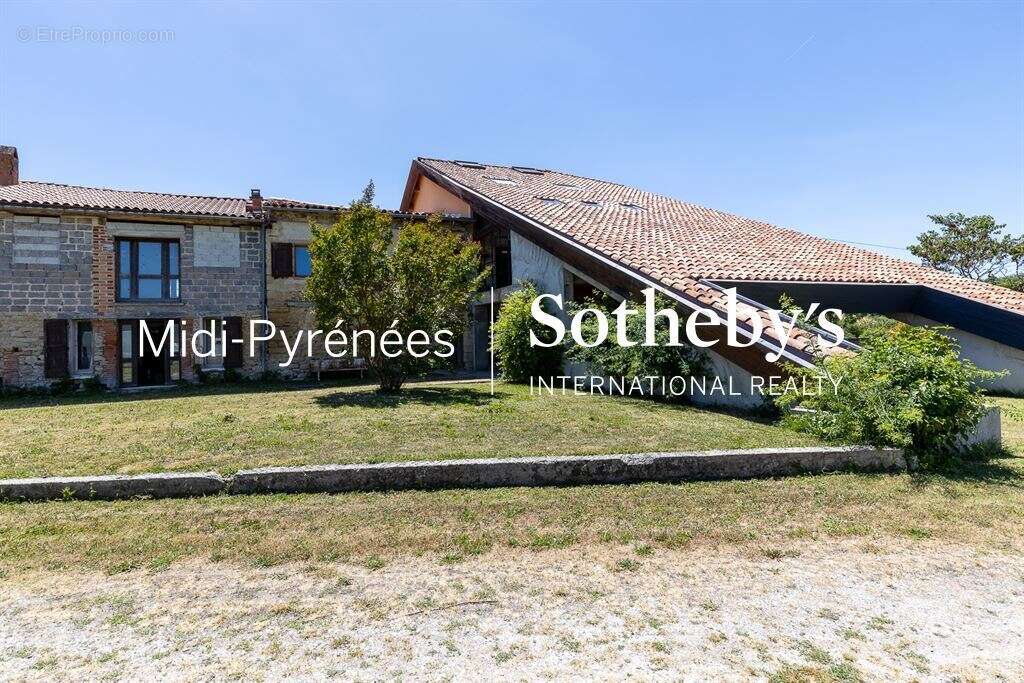 CARAMAN : Très vaste ensemble immobilier - photo 2