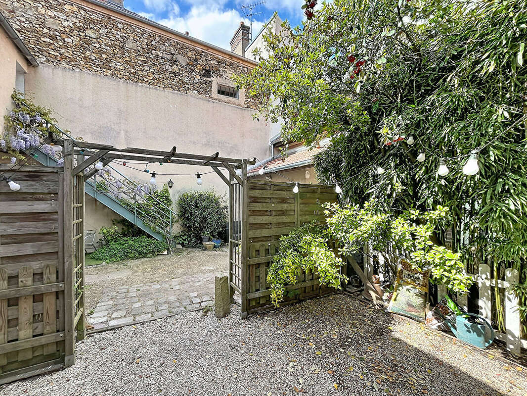 Appartement à NEAUPHLE-LE-CHATEAU