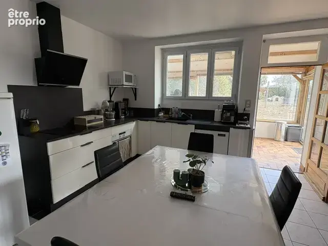 A Vendre Belle maison 104 m2 2 chambres à Vendrennes - photo 2