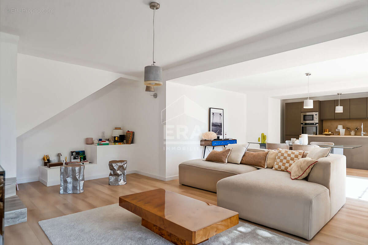 Maison à SIMIANE-COLLONGUE