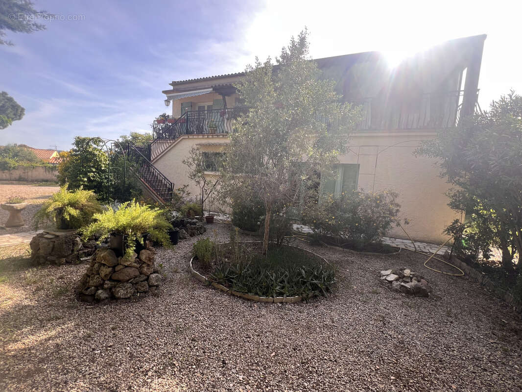 Maison à LE MUY
