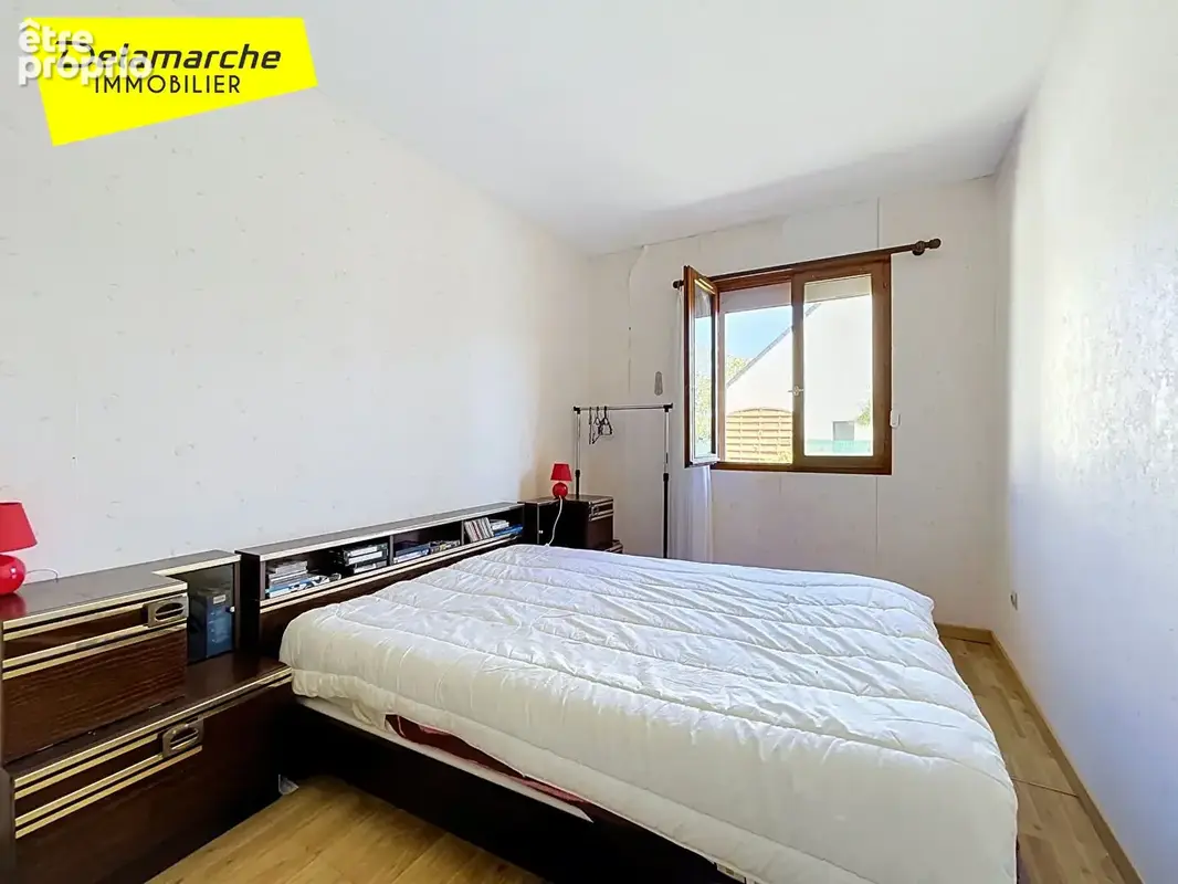 A VENDRE : Maison de plain pied dans le bourg de Gavray - photo 10