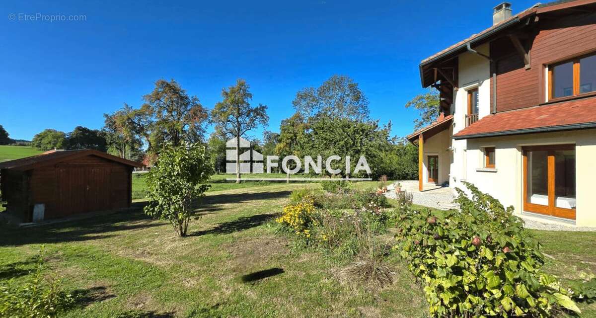 Maison à LA ROCHE-SUR-FORON