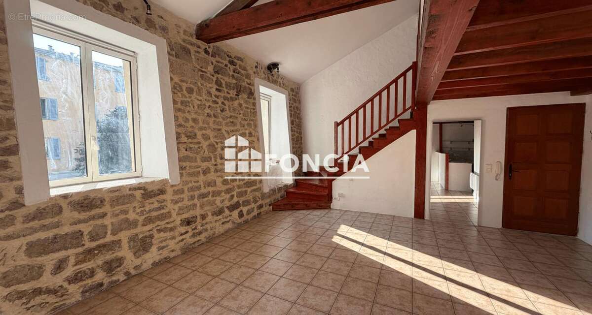 Hyeres centre-ville dernier etage - photo 2