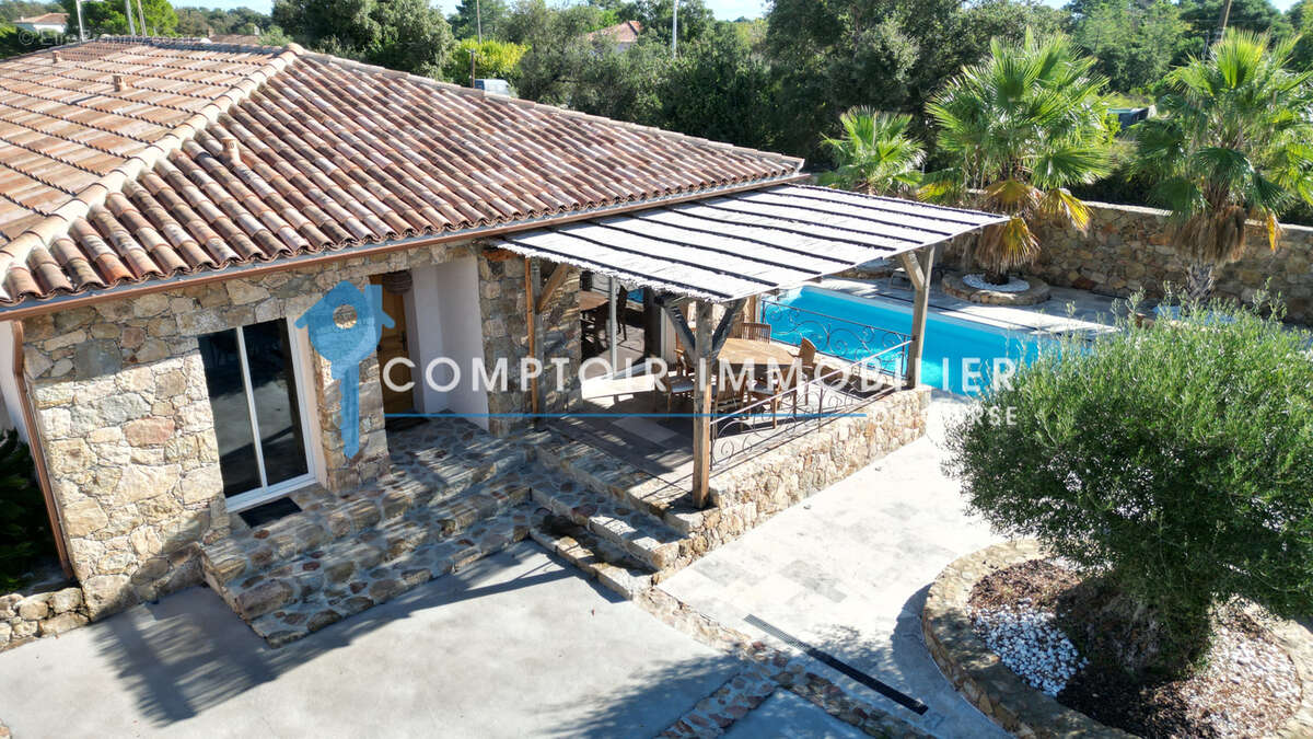 Villa style bergerie 3 chambres en pierre de taille avec piscine - photo 2