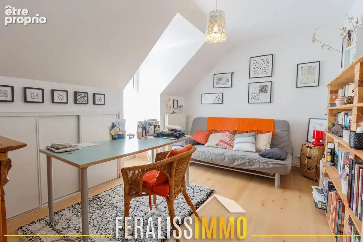 Dans un écrin de verdure, maison familiale édifiée sur sous- - photo 12