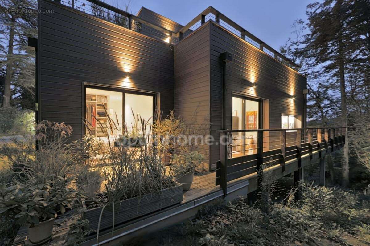 Proche L'ISLE-ADAM (95) - Maison d'architecte d'exception au coeur d'un écrin de verdure - photo 17