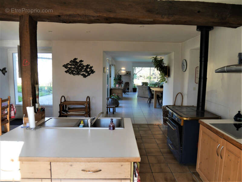 Maison à LA ROCHEBEAUCOURT-ET-ARGENTINE