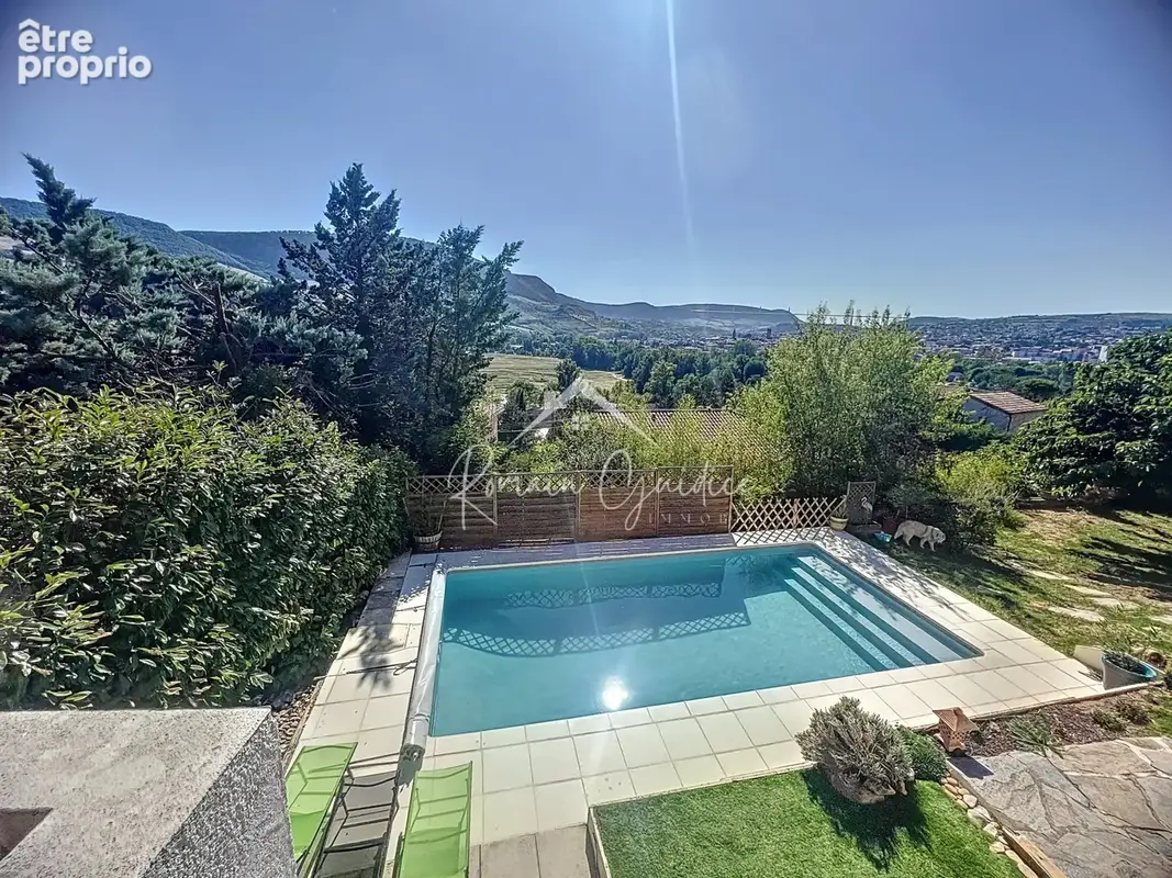 Maison f5 106 m2 avec piscine sur terrain de 722 m2 - photo 2