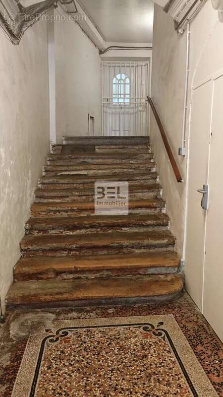 Appartement à BAGNOLS-SUR-CEZE