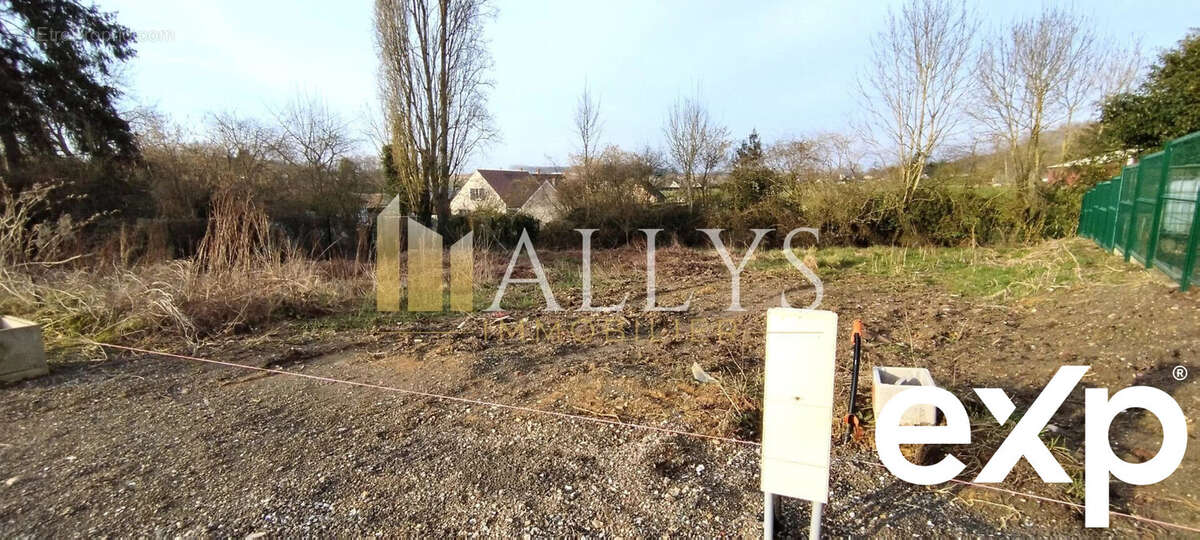 Terrain à TRIE-CHATEAU