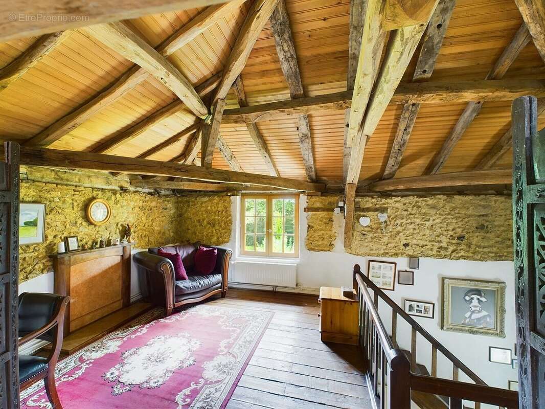 Petite maison en pierre situé dans un hameau - photo 7
