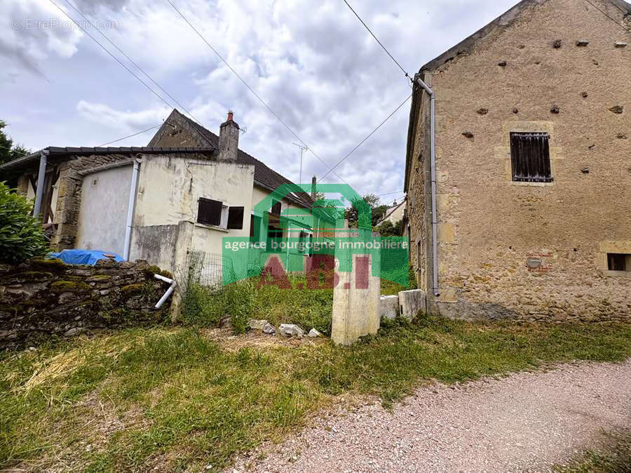 Maison à VARZY