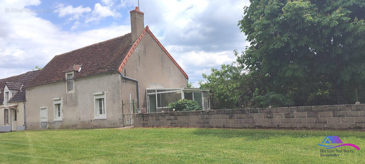 façade - Maison à CREZANCAY-SUR-CHER