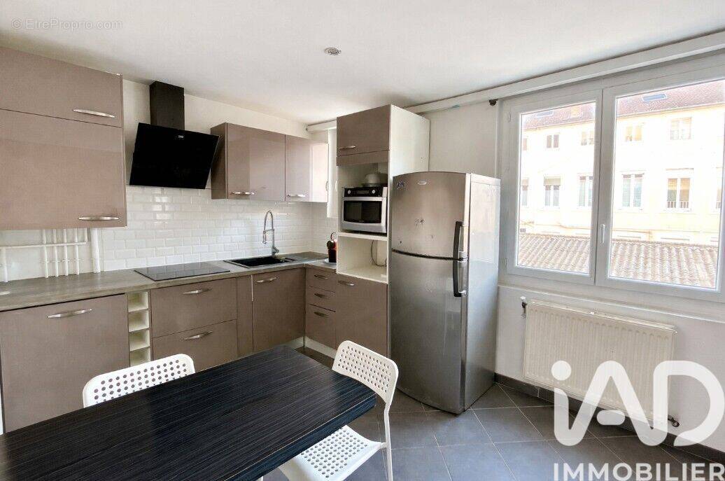 Photo 1 - Appartement à VILLEURBANNE