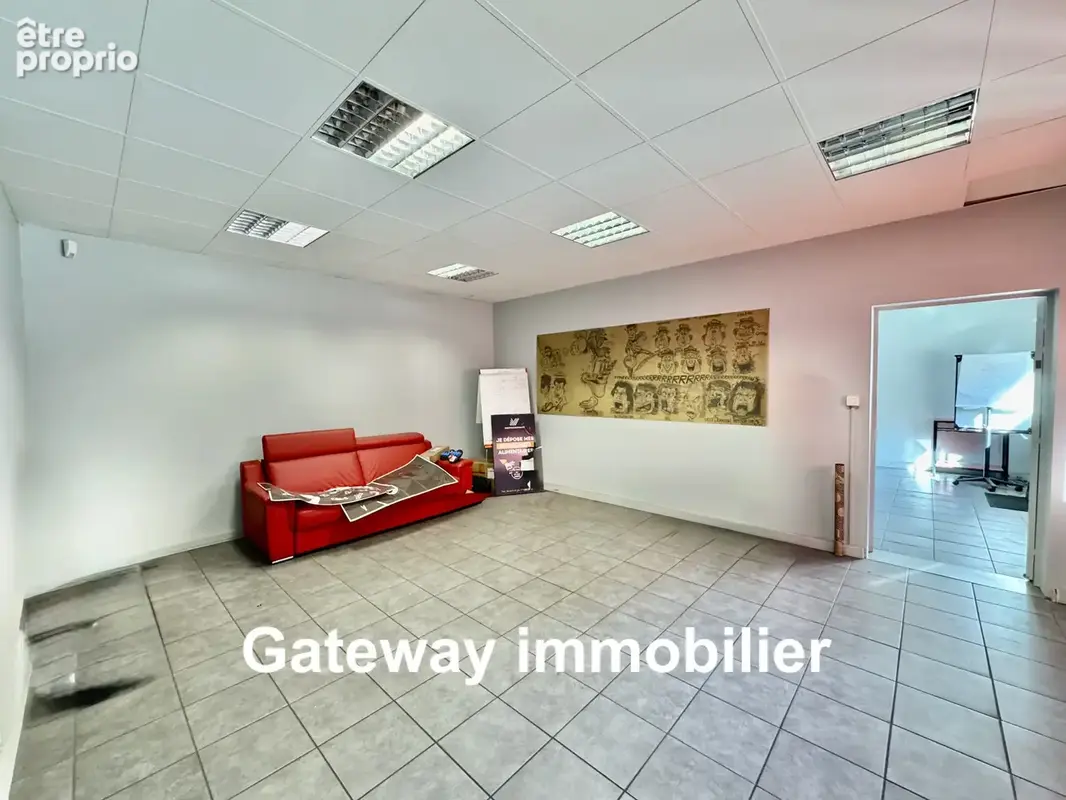 A vendre ensemble immobilier entrepôts/bureau 3346m2 à 03300 cusset - photo 7
