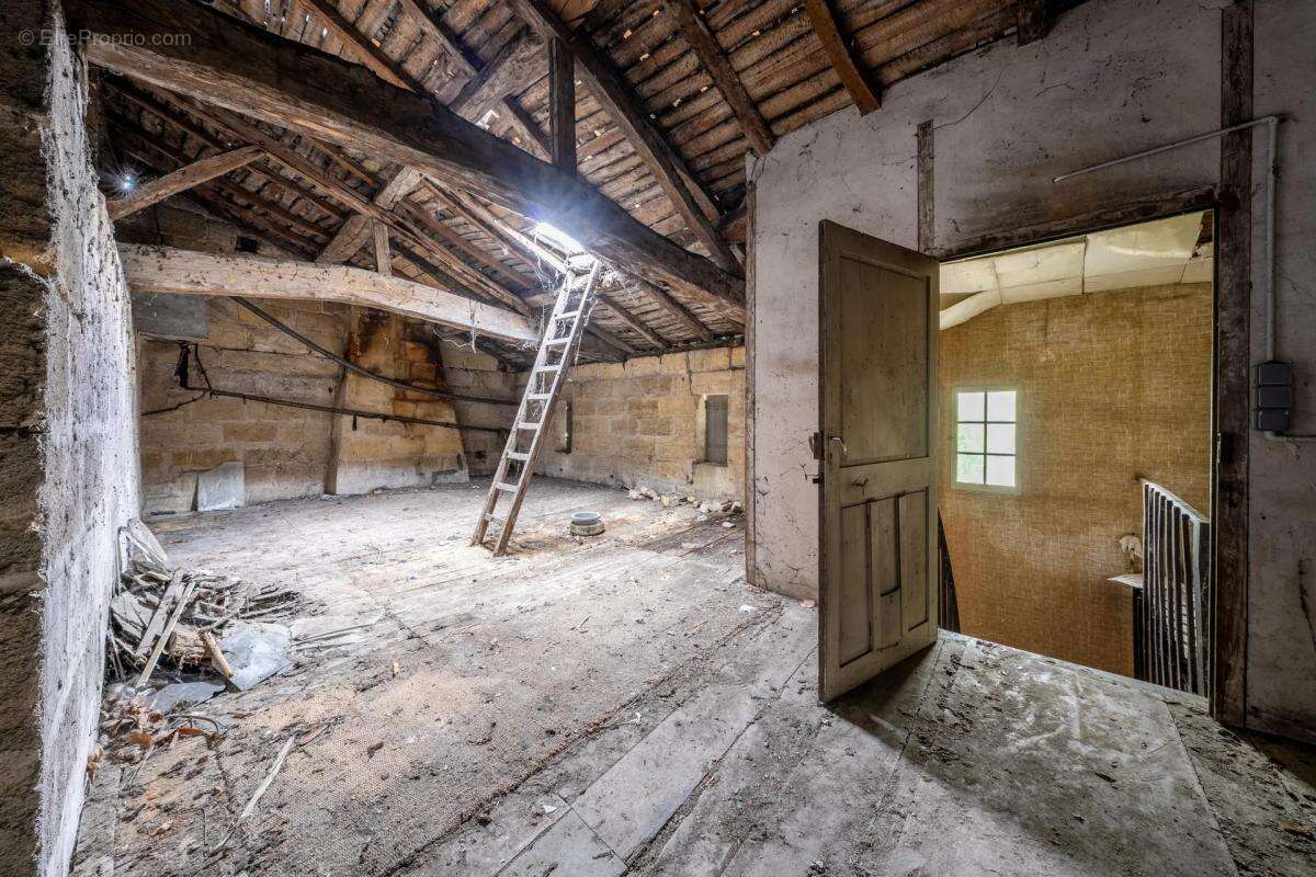 Maison à SAINT-MEDARD-DE-GUIZIERES