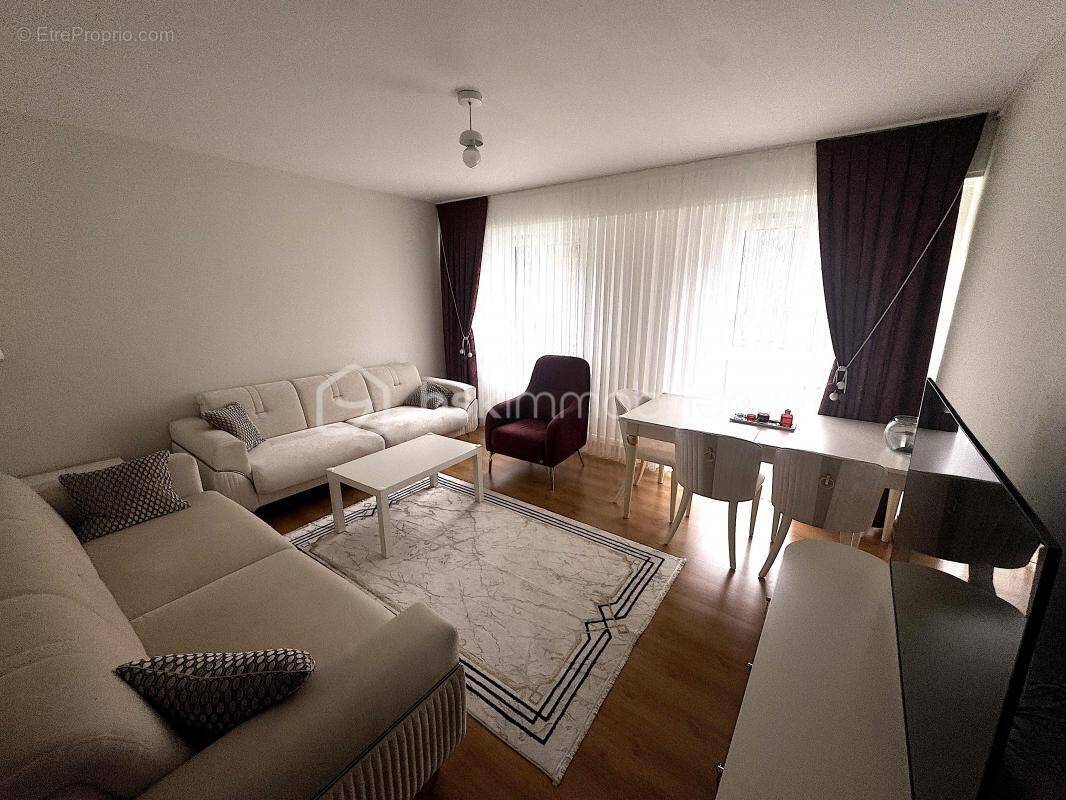 Appartement à SAINT-JEAN-DE-LA-RUELLE