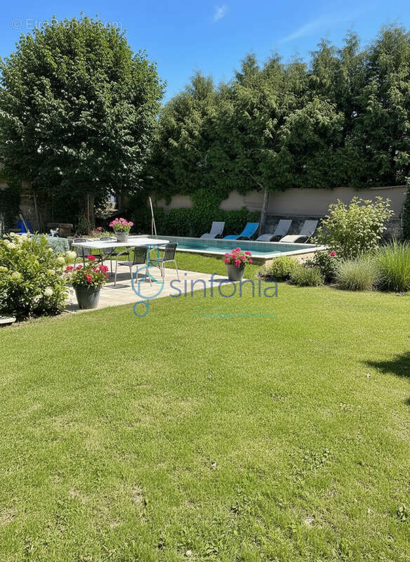 Moussac, maison en pierre au coeur du village avec piscine proche Uzes - photo 2