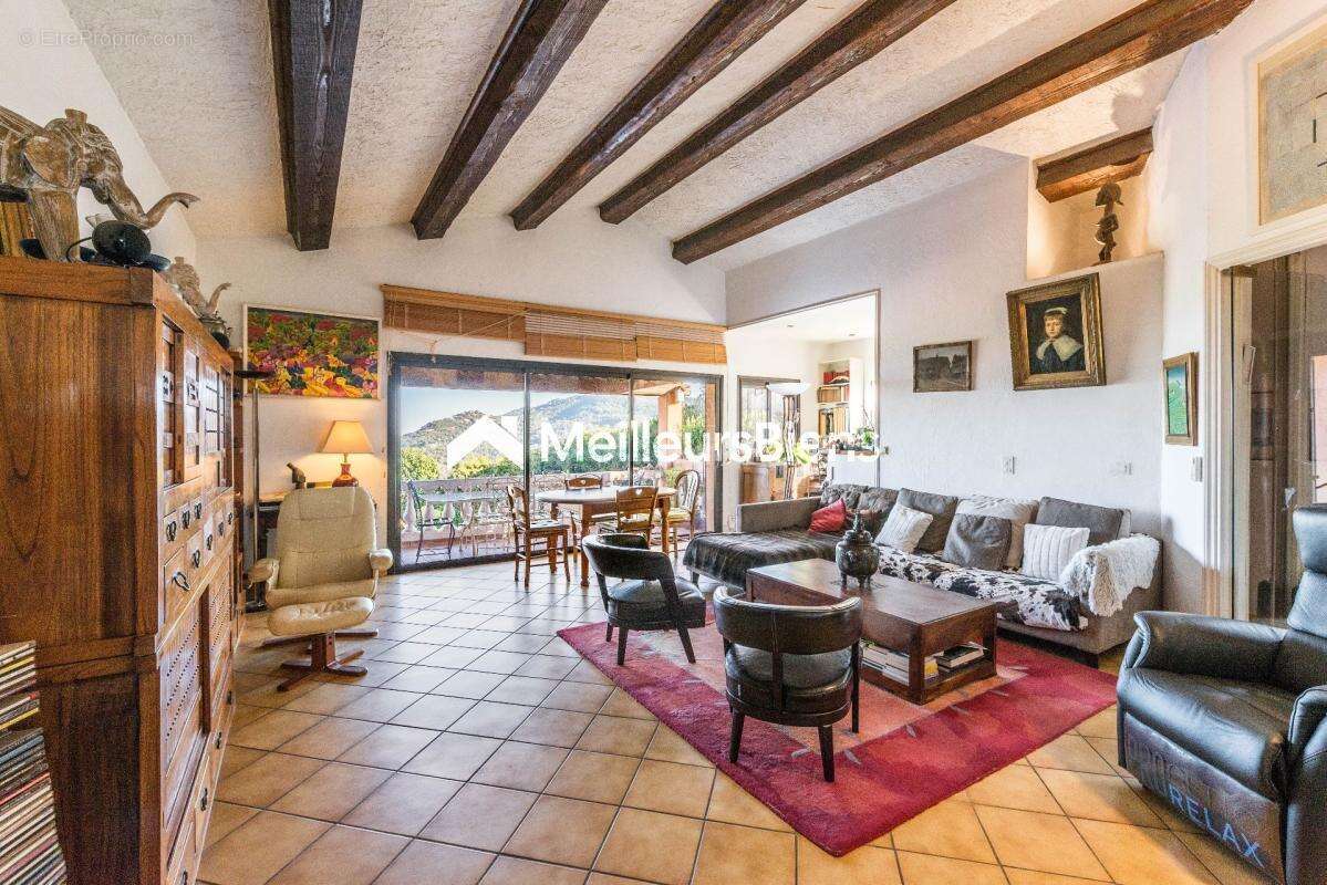 Maison à LES ADRETS-DE-L&#039;ESTEREL