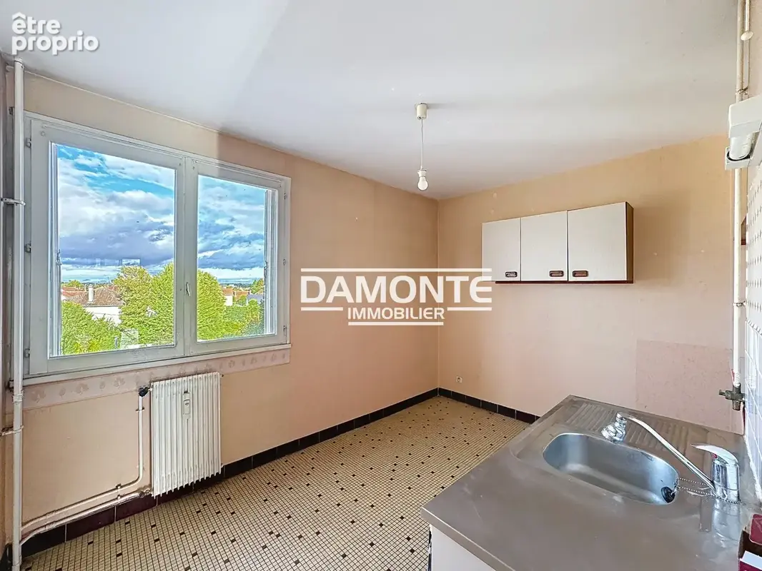 Appartement de Type 3 - Troyes - Balcon et place de parking - photo 3