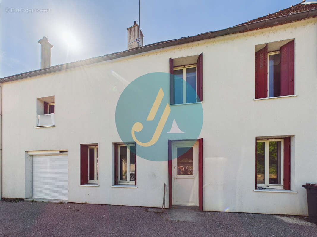 Maison à SAINT-AMAND-EN-PUISAYE