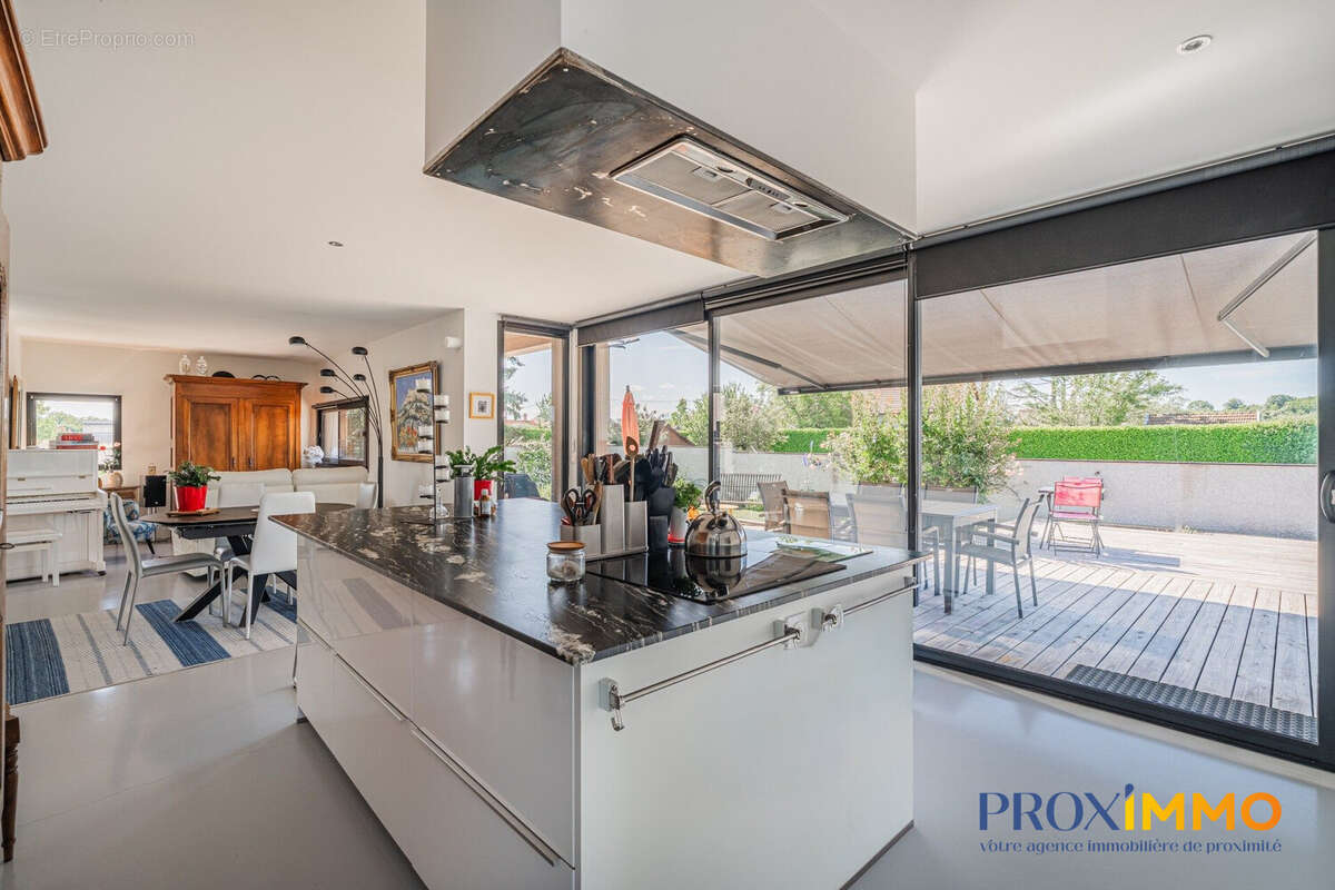 Maison 115 m² à Saint-Hilaire-De-La-Cote  - photo 8