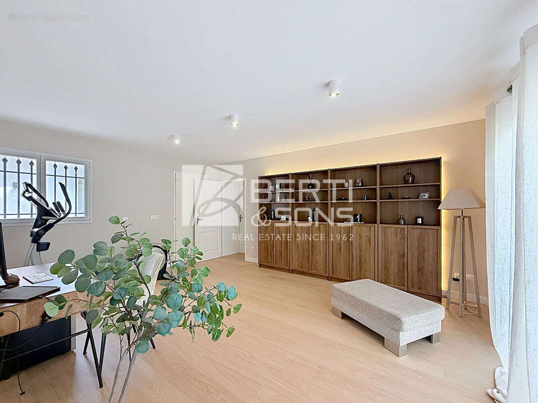A 15 min de mandelieu - villa renovee 7 pieces avec 4/5 chambres  - piscine a debordement - vue feerique ! - photo 11