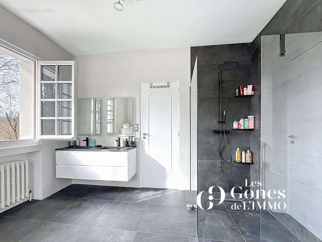 Magnifique propriété de 300m2   Lumière, élégance et art de - photo 11