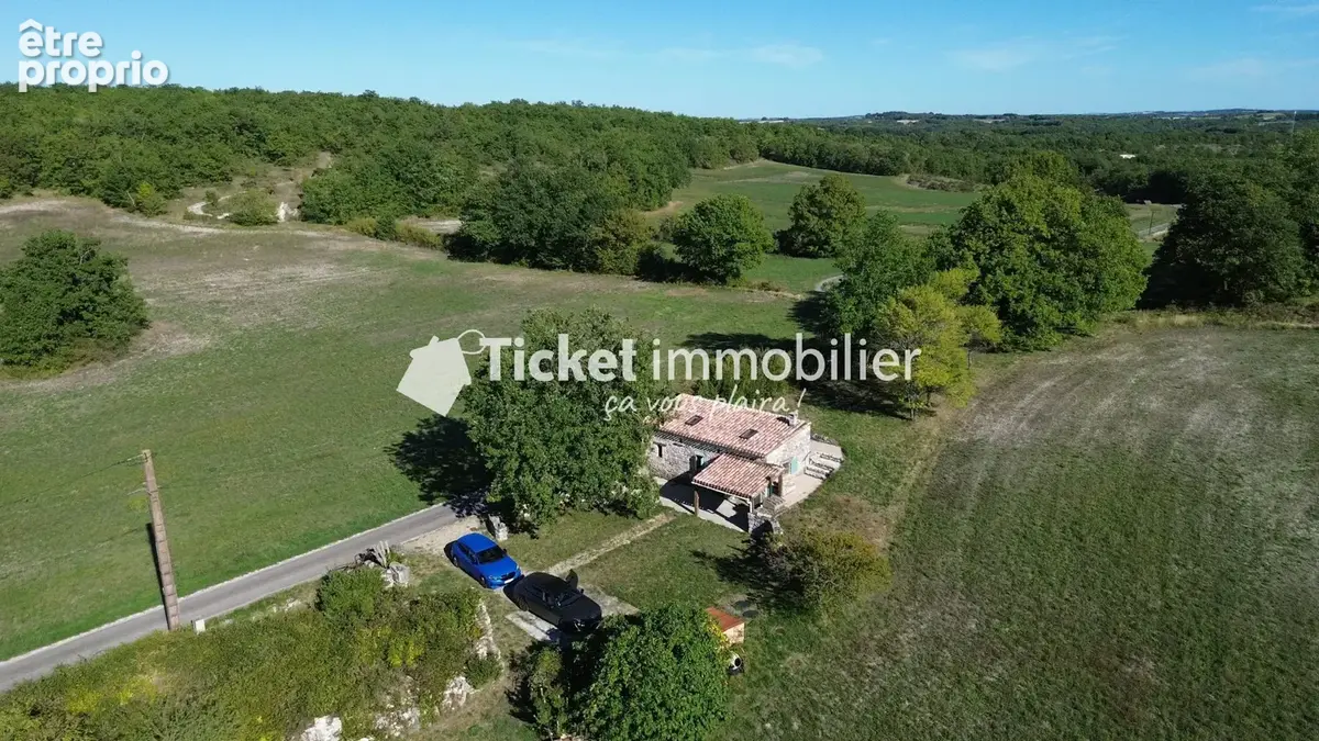 Charmante maison en pierre isolée, vendue meublée, ~40m2 exploités, mezzanine aménagée, vue champs à perte de vue, poêle à bois  - photo 2