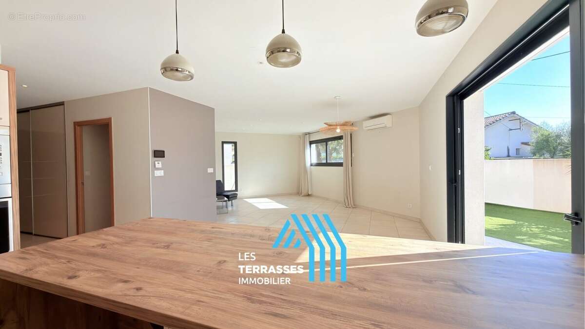 Maison à MONTELIMAR