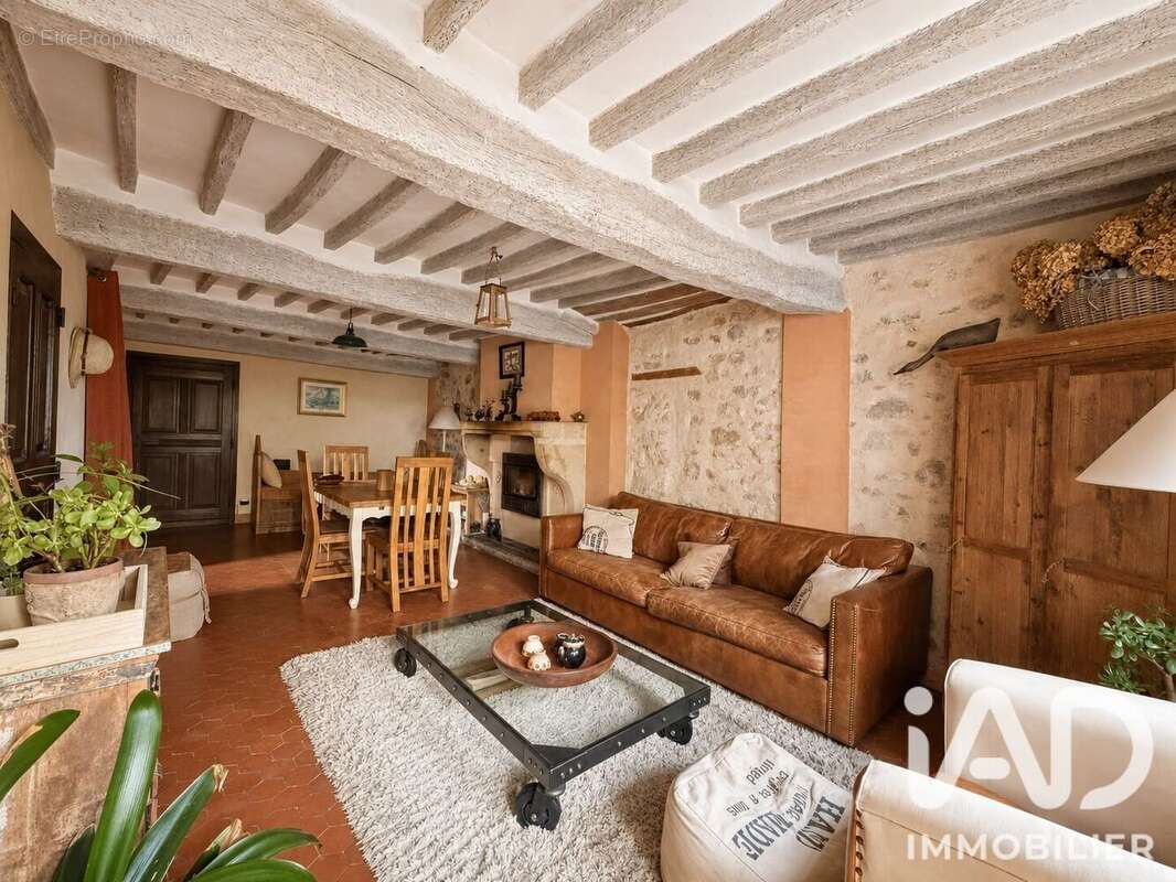 Maison 260 m² à Tavernes  - photo 8