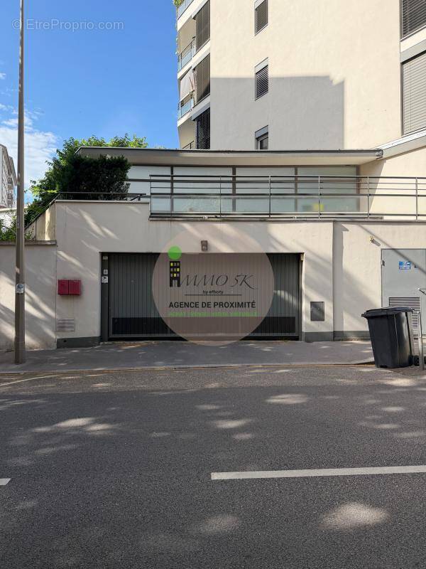 Parking à LYON-4E