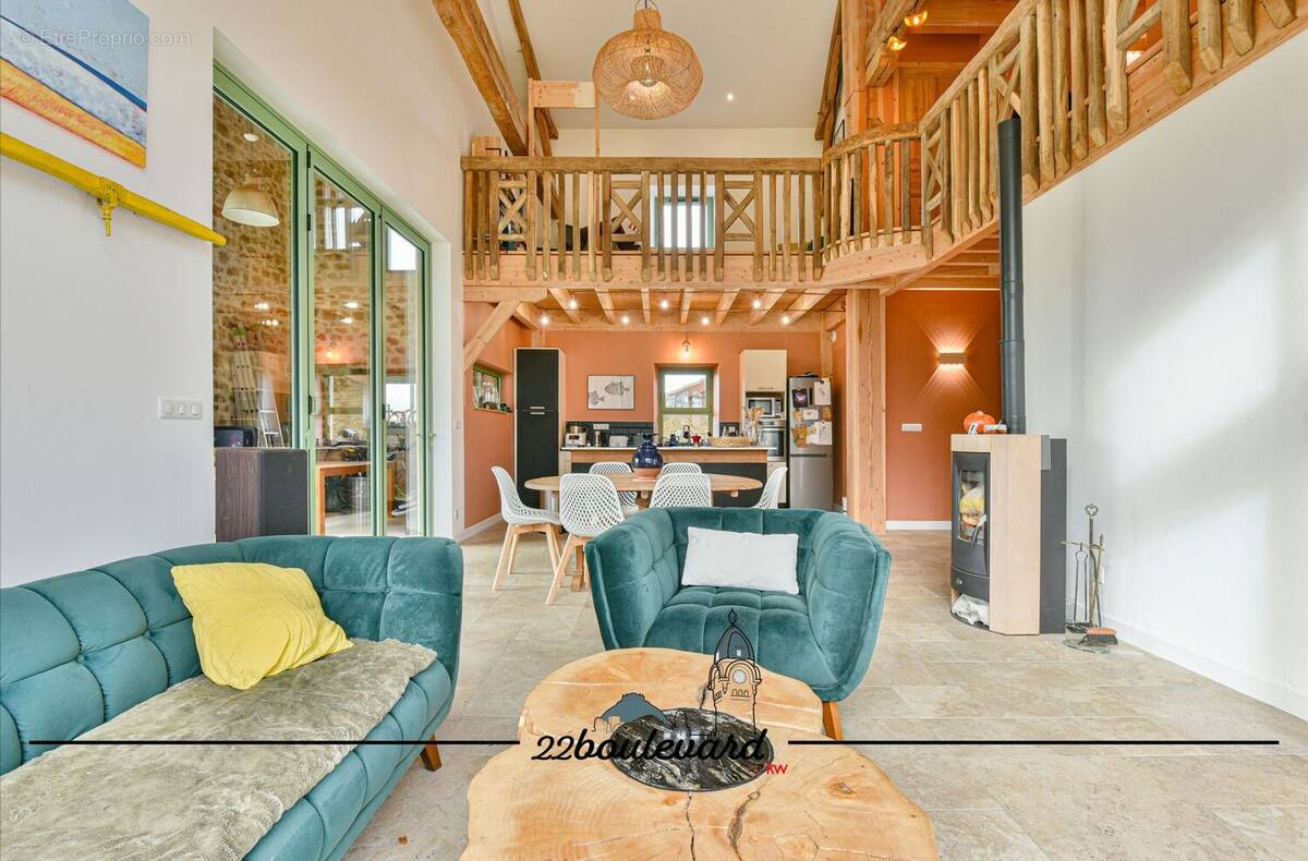 Maison à COMPREIGNAC