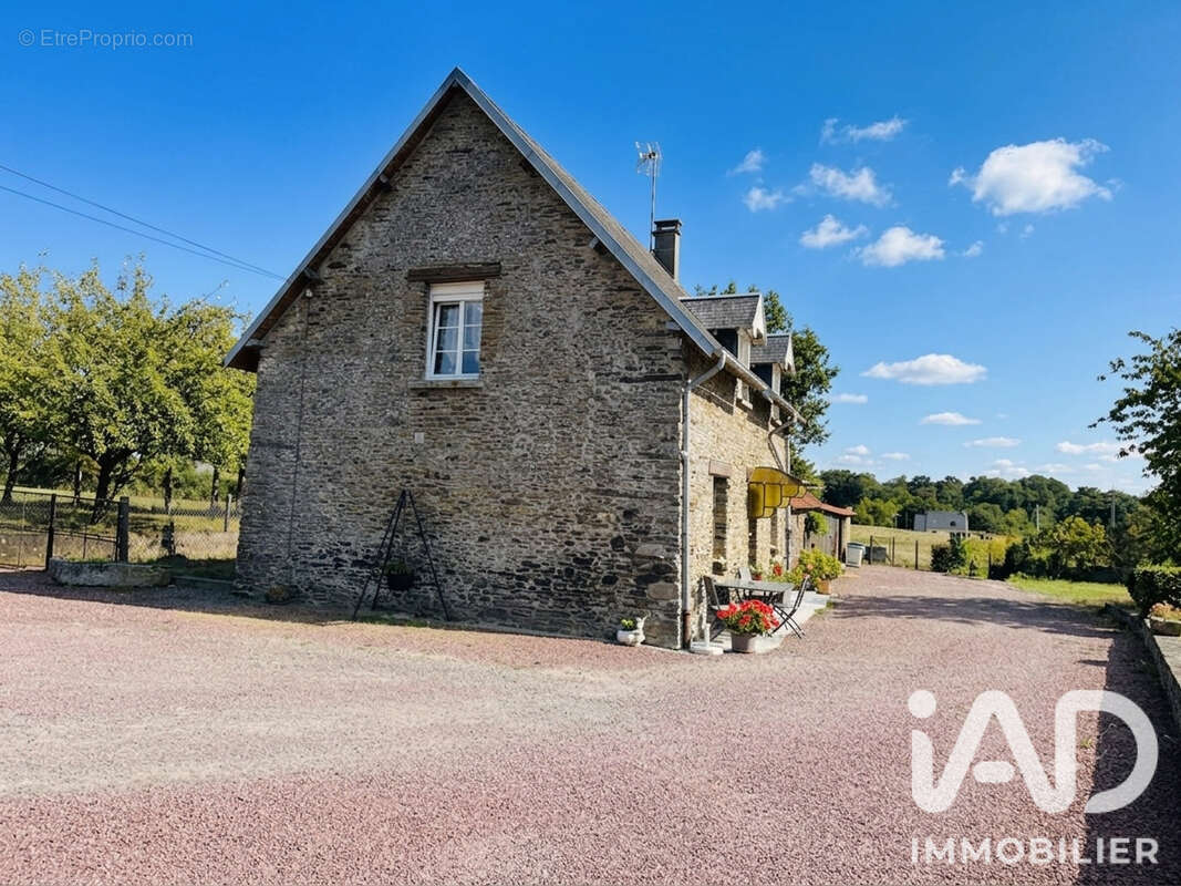 Maison 90 m² à La Barre-De-Semilly  - photo 2