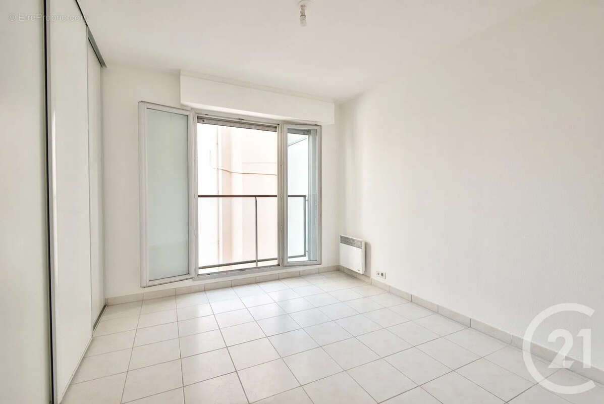 Appartement 74 m² à Antibes  - photo 4