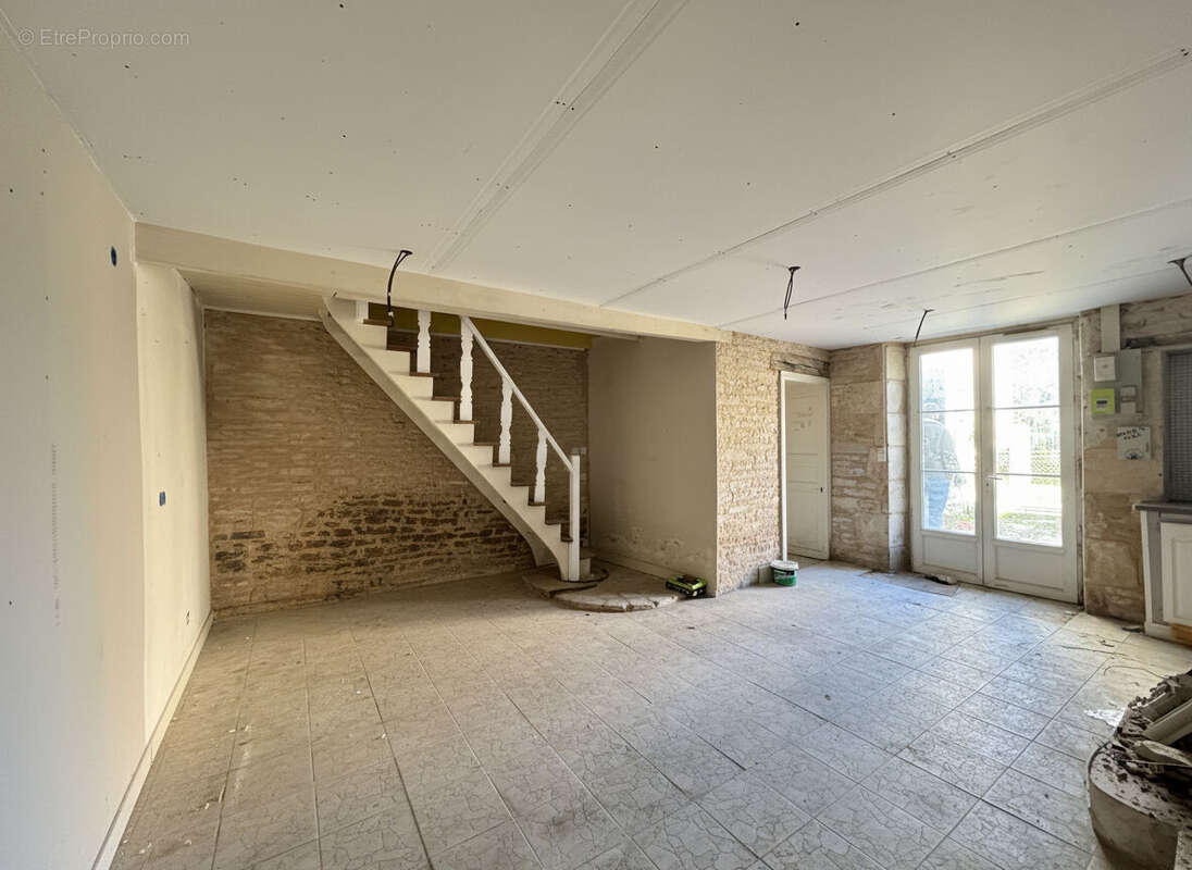 Maison à SAINT-HILAIRE-LA-PALUD