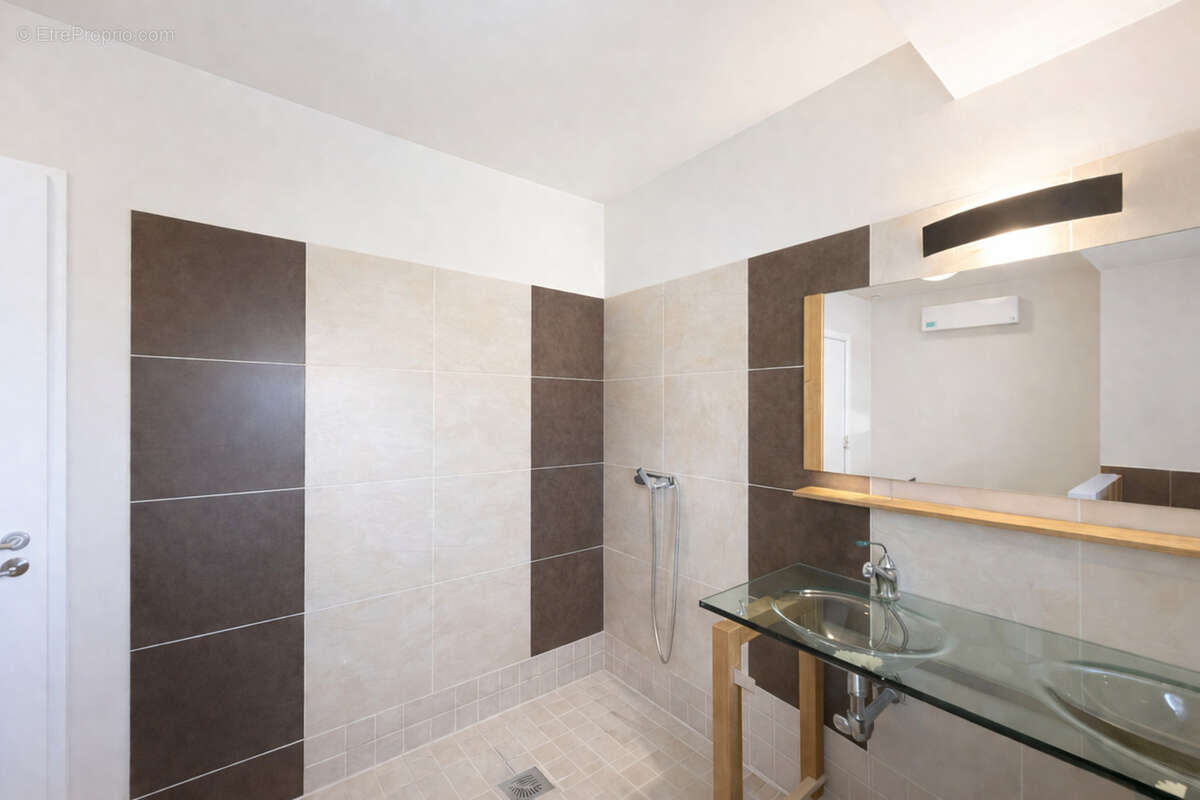 Maison à SAINT-LAURENT-DE-LA-SALANQUE