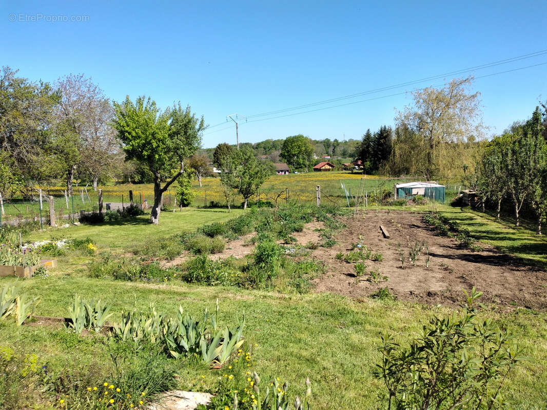 Maison à MONTECHEROUX