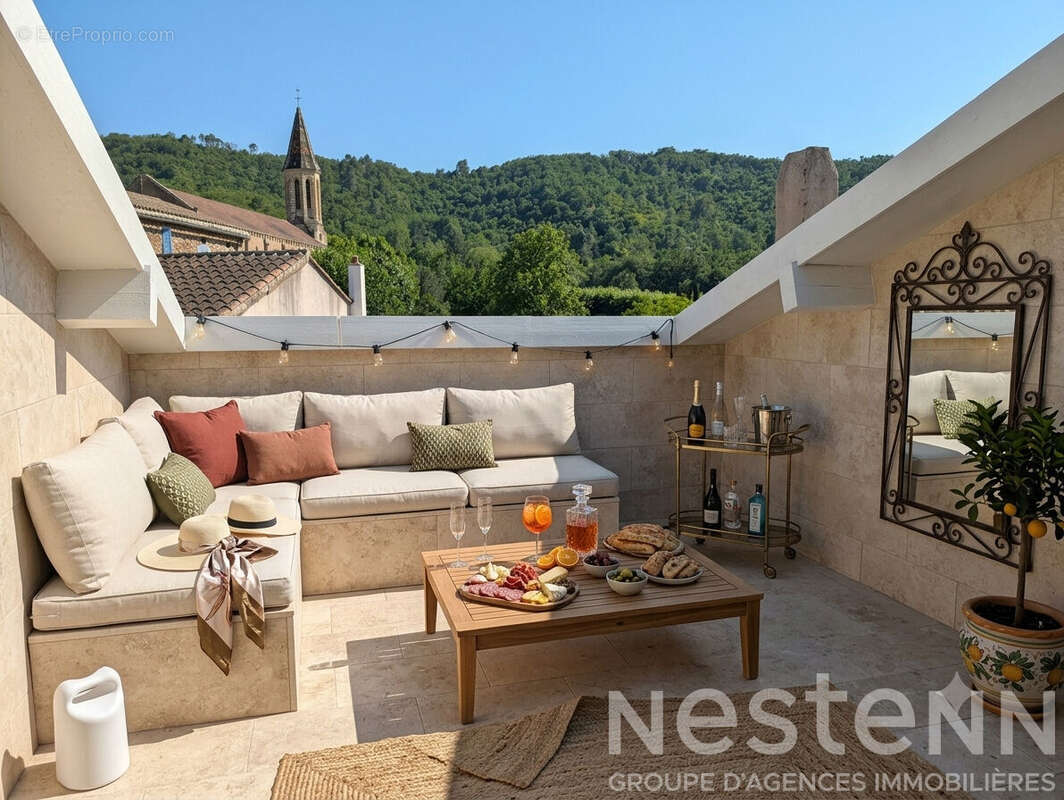 Exclusivité NESTENN : Superbe appartement 4 pièces avec terrasse à Collobrières - photo 4