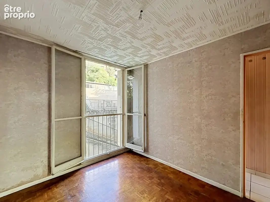 Marseille 11e - T4 traversant de 72 m² avec place de parking - photo 4