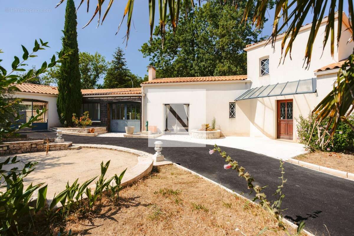 Maison 200 m² à Lagord  - photo 2