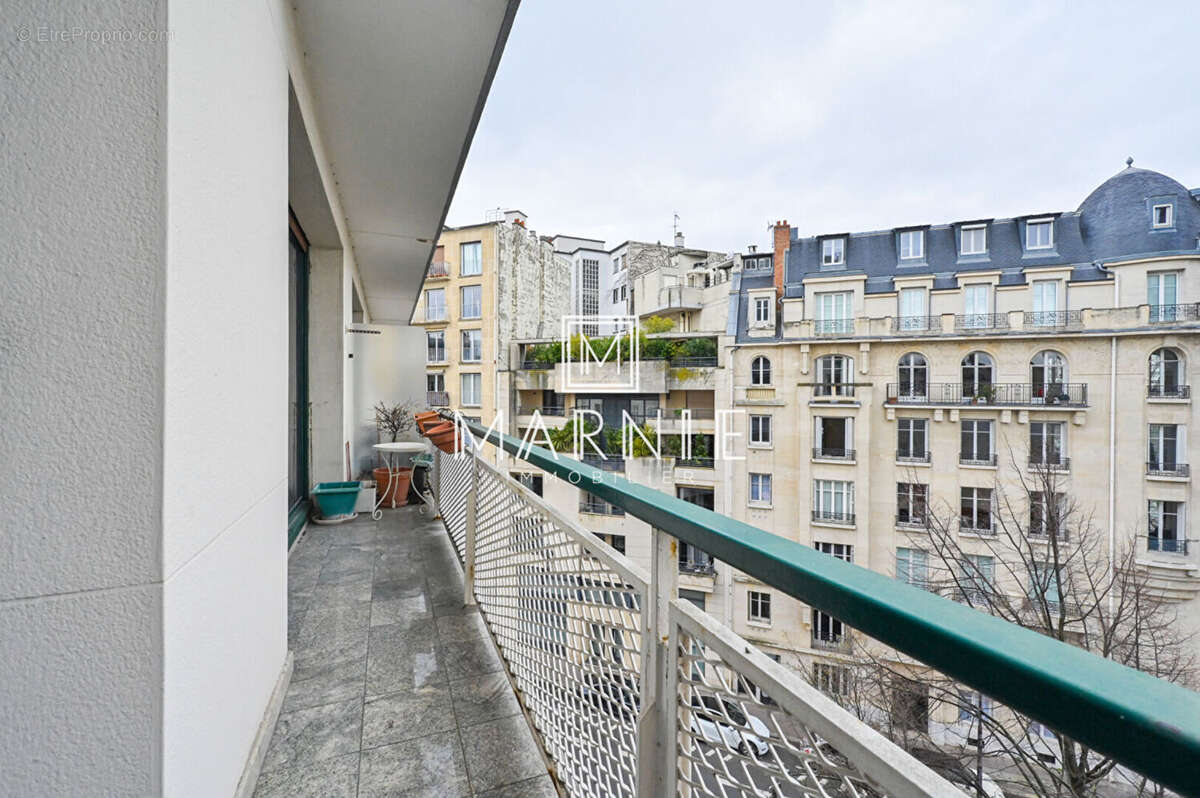 Appartement à PARIS-16E