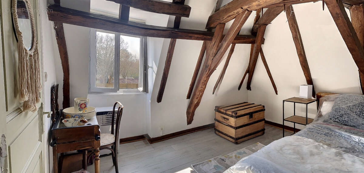 Maison à SAINT-CHAMASSY