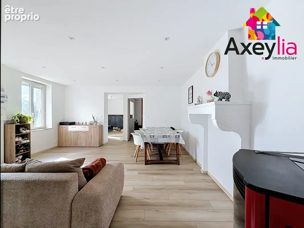A vendre - feurs - maison individuelle rénovée   4 chambres   terrain 1 200 m2   dépendances - photo 3